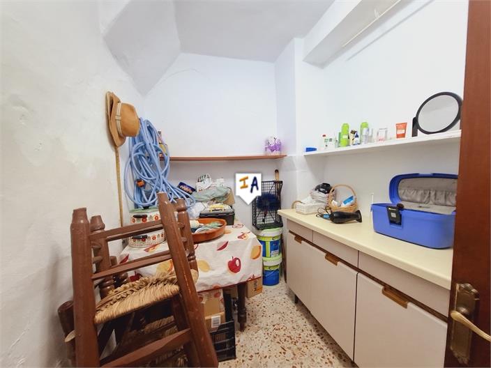 Image No.8-8 Bed House for sale