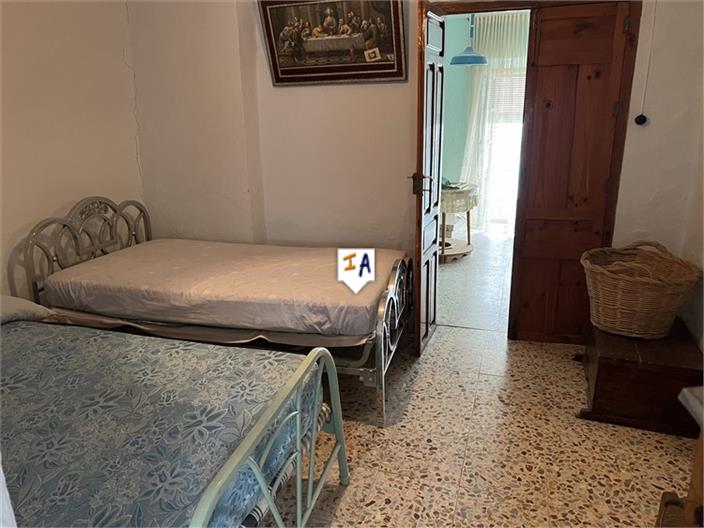 Image No.12-5 Bed House for sale