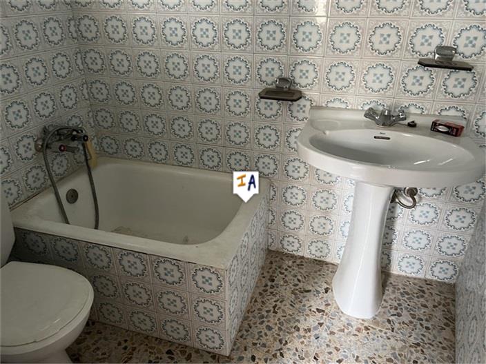 Image No.16-5 Bed House for sale