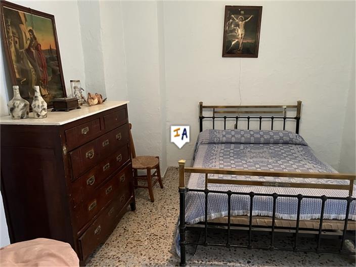 Image No.8-5 Bed House for sale