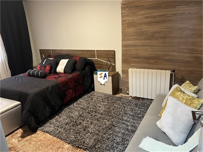 Image No.8-5 Bed House for sale