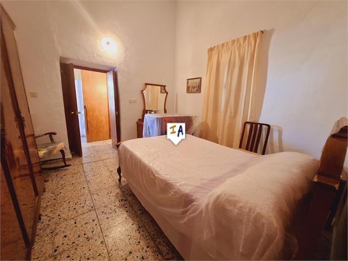 Image No.8-2 Bed House for sale