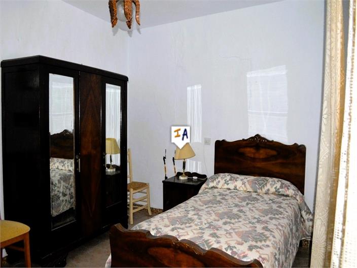 Image No.4-9 Bed House for sale