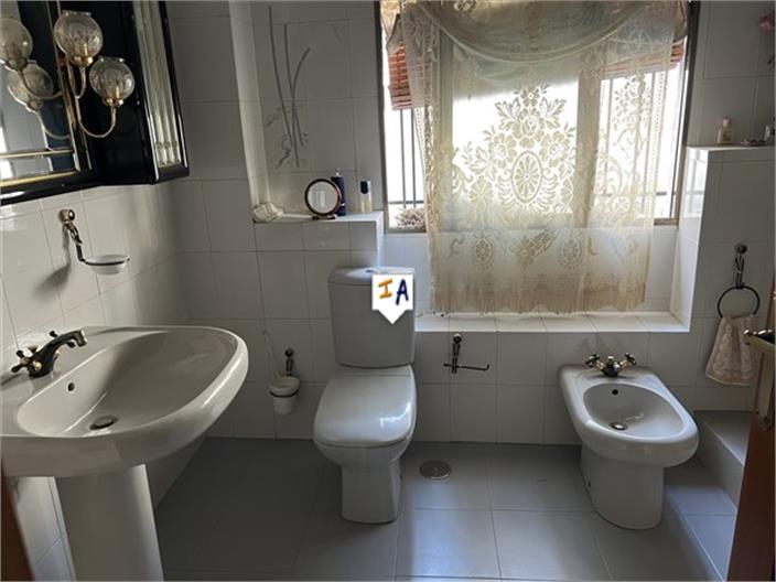 Image No.15-5 Bed House for sale