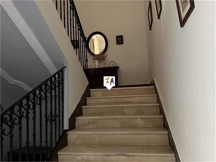 Image No.6-5 Bed House for sale