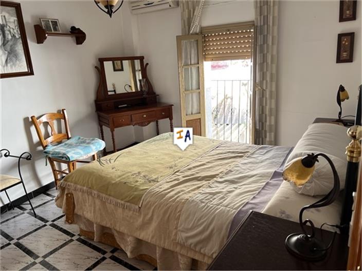 Image No.6-6 Bed House for sale