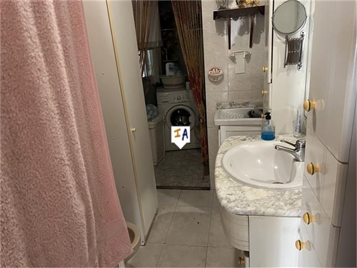 Image No.9-6 Bed House for sale