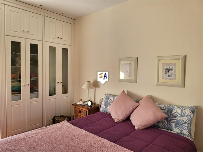 Image No.14-3 Bed House for sale