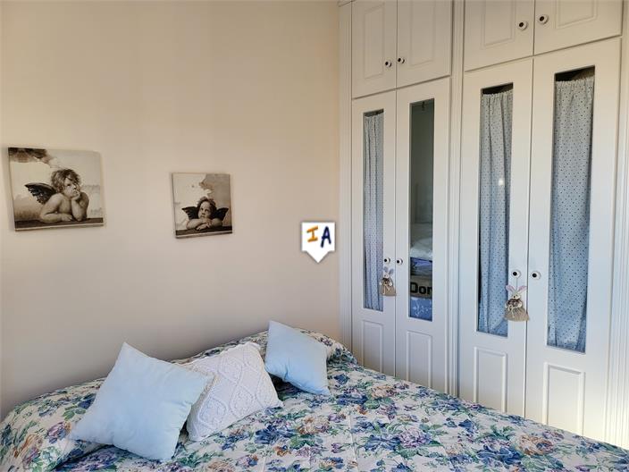 Image No.15-3 Bed House for sale