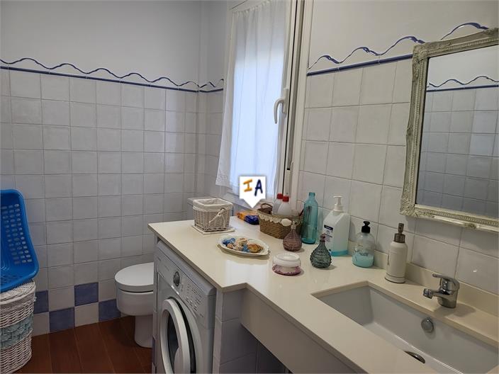 Image No.17-3 Bed House for sale