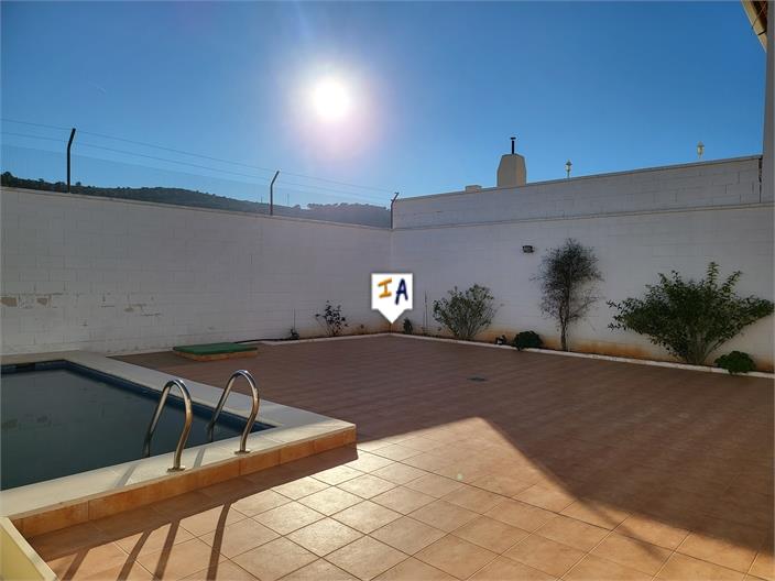 Image No.6-3 Bed House for sale