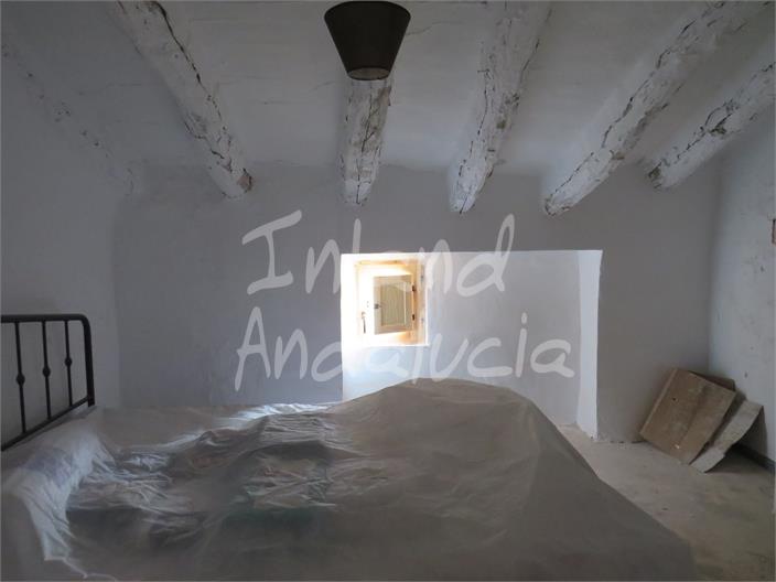 Image No.11-2 Bed House for sale