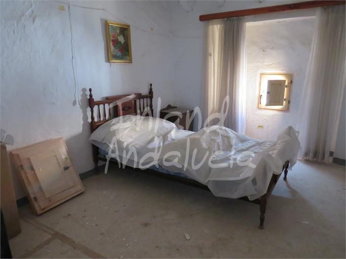 Image No.7-2 Bed House for sale