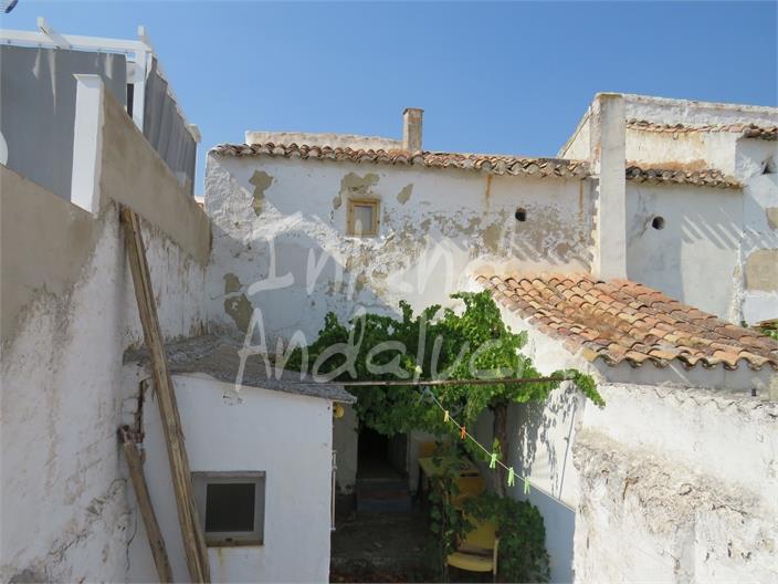 Image No.10-2 Bed House for sale