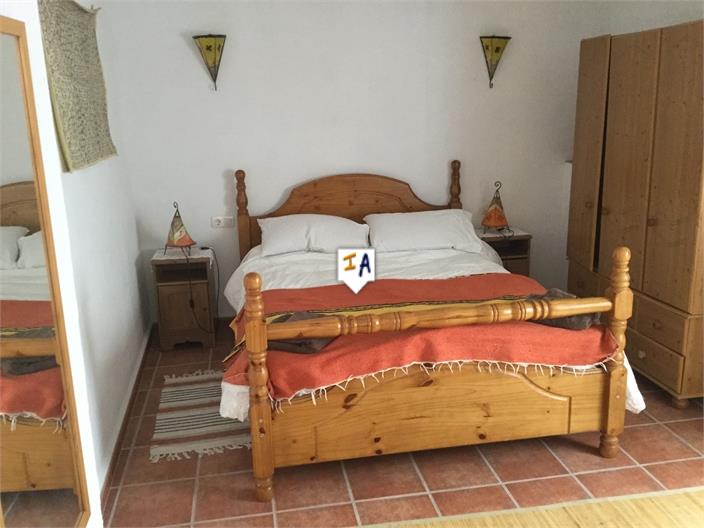 Image No.8-5 Bed House for sale