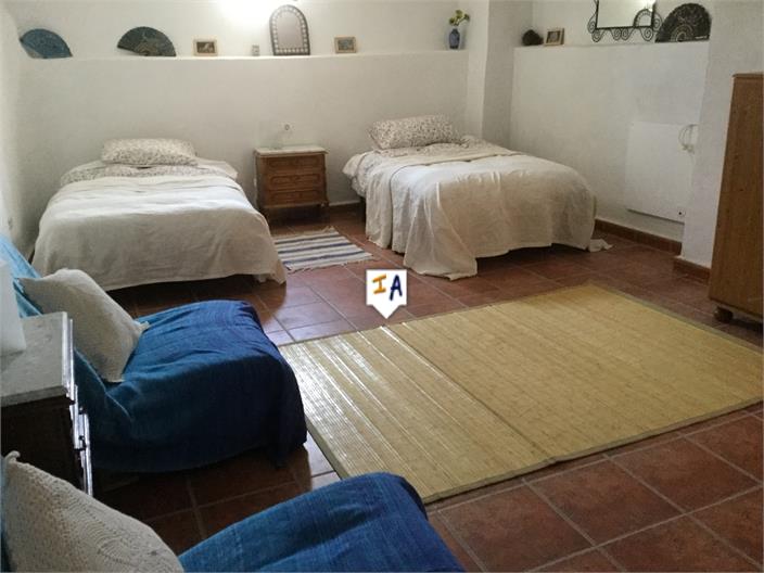 Image No.9-5 Bed House for sale