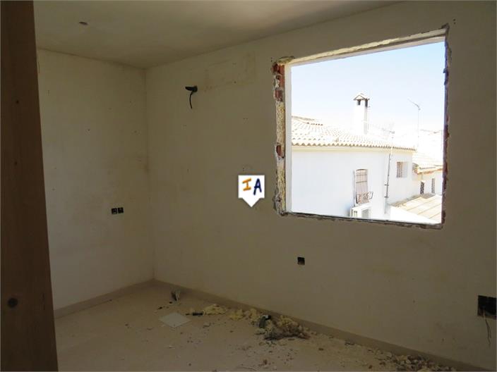 Image No.14-3 Bed House for sale