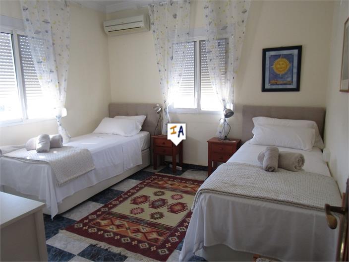 Image No.7-6 Bed House for sale