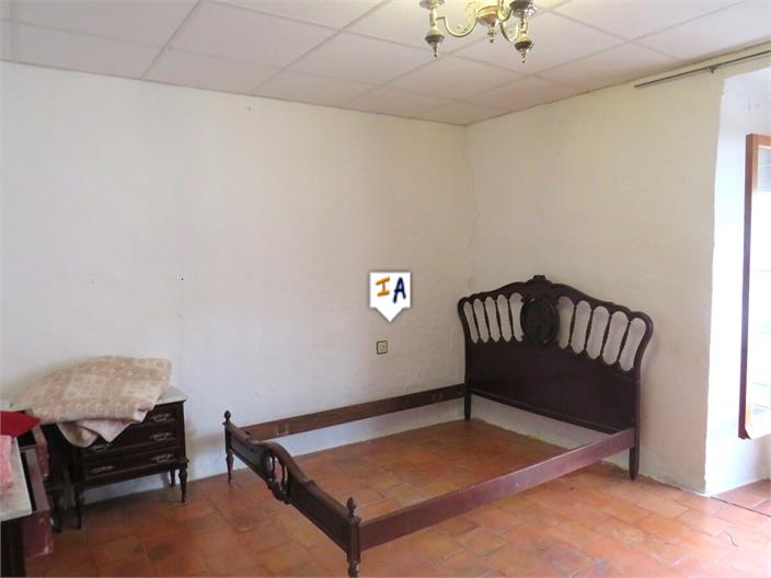 Image No.6-5 Bed House for sale