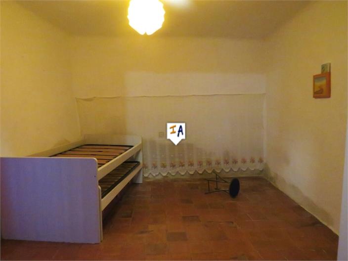 Image No.8-5 Bed House for sale