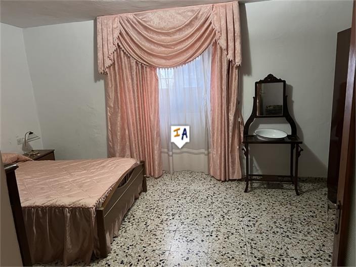 Image No.12-5 Bed House for sale