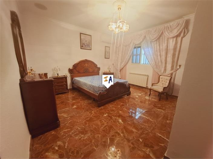 Image No.12-4 Bed House for sale