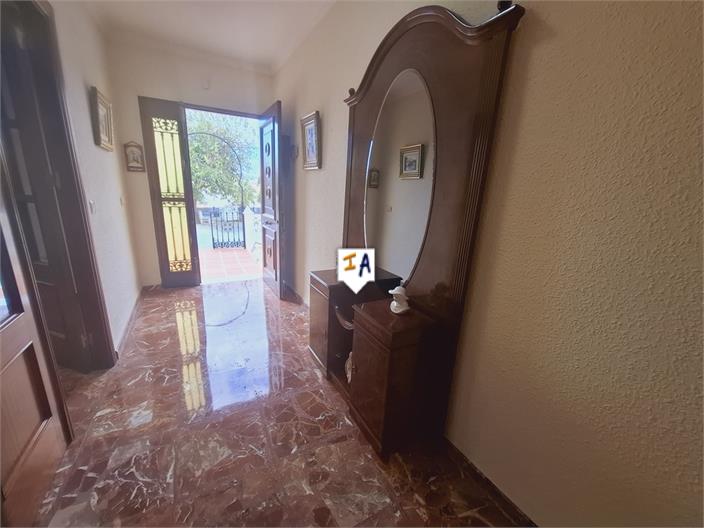 Image No.6-4 Bed House for sale