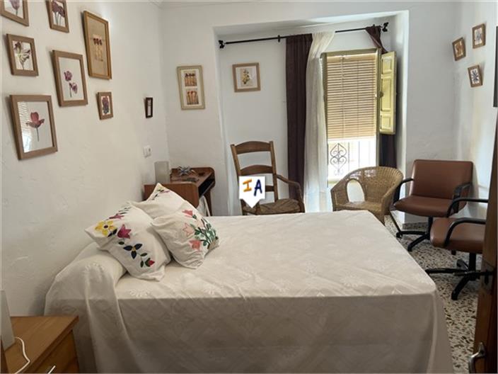 Image No.11-3 Bed House for sale