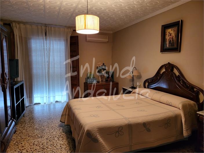 Image No.9-3 Bed House for sale