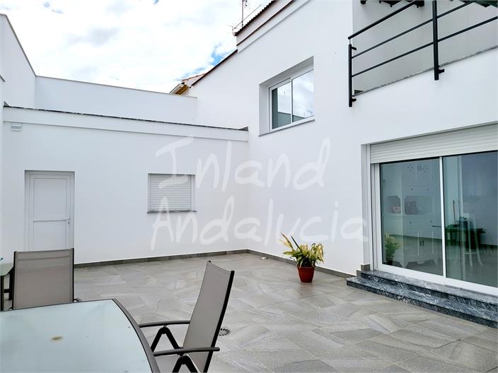 Image No.12-3 Bed House for sale