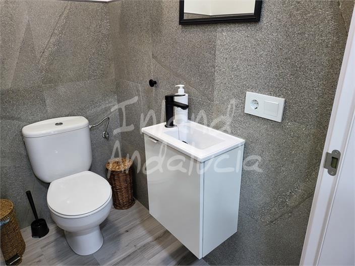 Image No.15-3 Bed House for sale