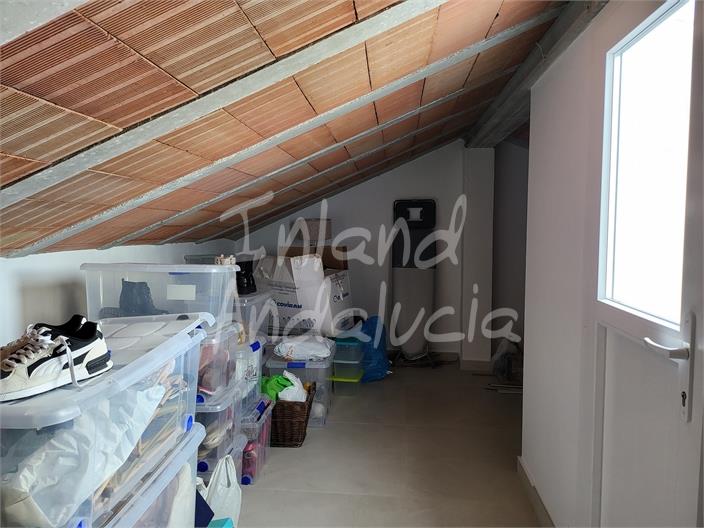 Image No.17-3 Bed House for sale