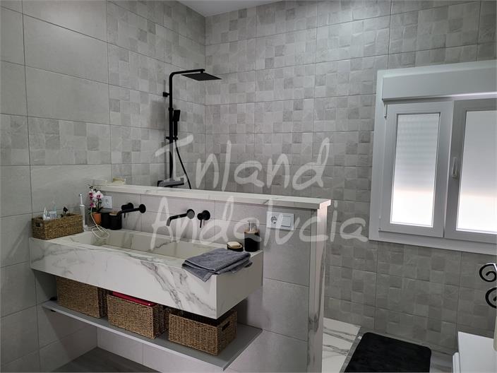 Image No.10-3 Bed House for sale