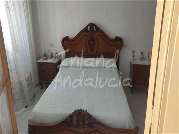 Image No.12-2 Bed House for sale