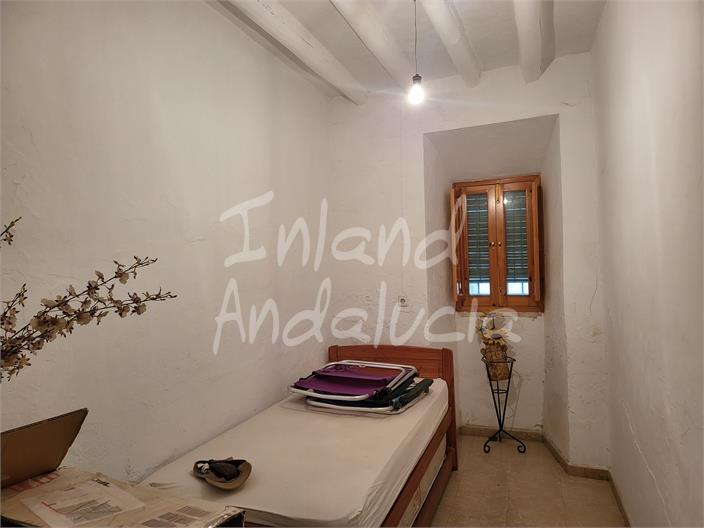 Image No.6-3 Bed House for sale