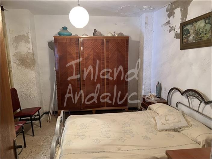 Image No.12-5 Bed House for sale