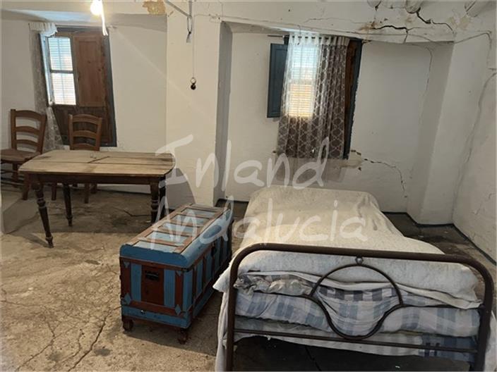 Image No.16-5 Bed House for sale