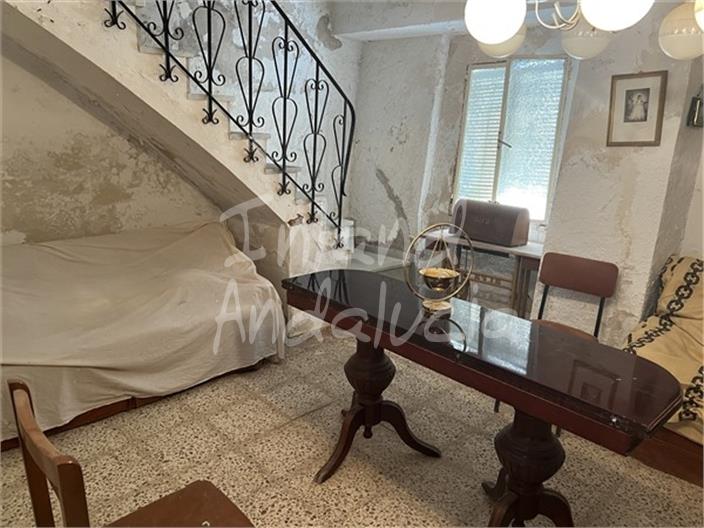 Image No.9-5 Bed House for sale