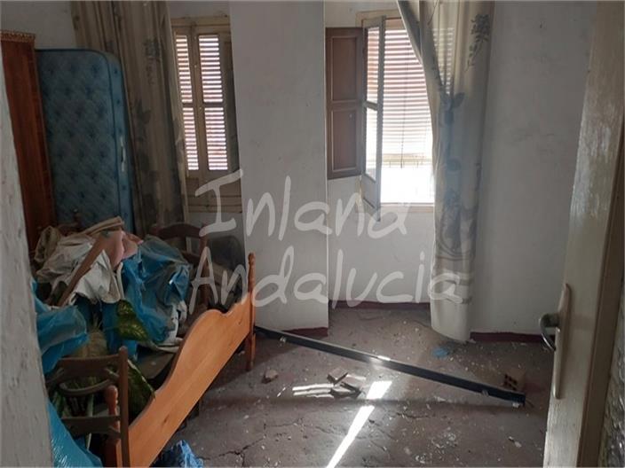 Image No.12-4 Bed House for sale