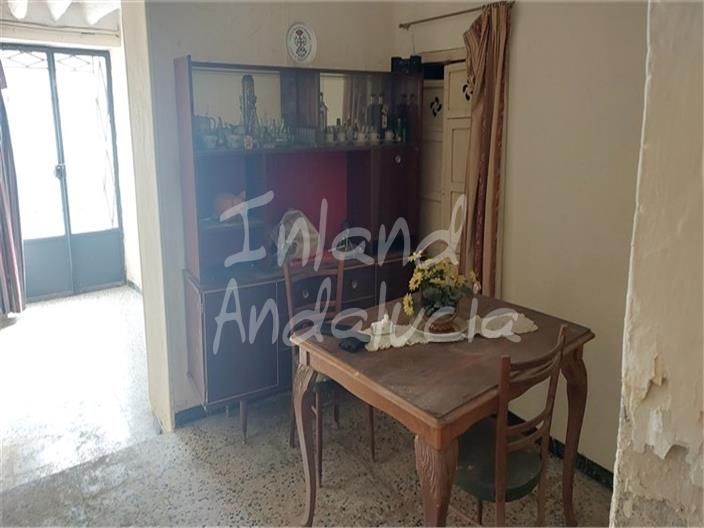 Image No.8-4 Bed House for sale