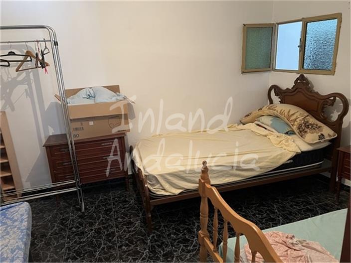 Image No.8-4 Bed House for sale