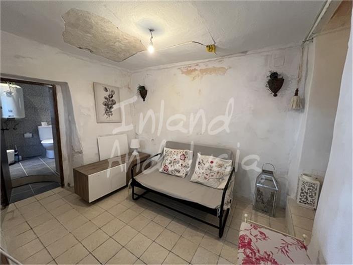 Image No.8-1 Bed House for sale