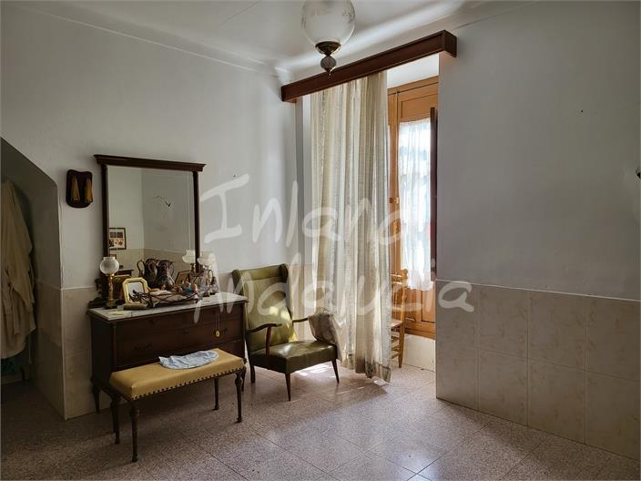 Image No.16-4 Bed Farmhouse for sale