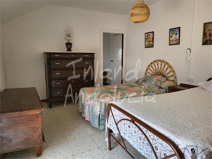 Image No.12-4 Bed House for sale