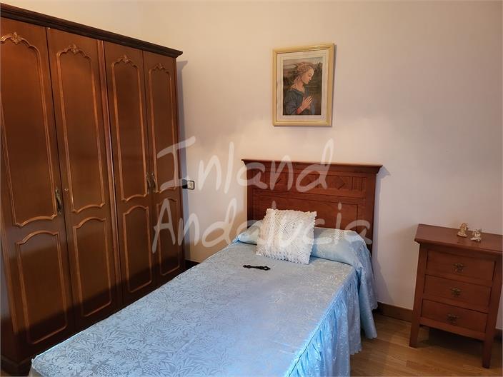 Image No.12-5 Bed Property for sale