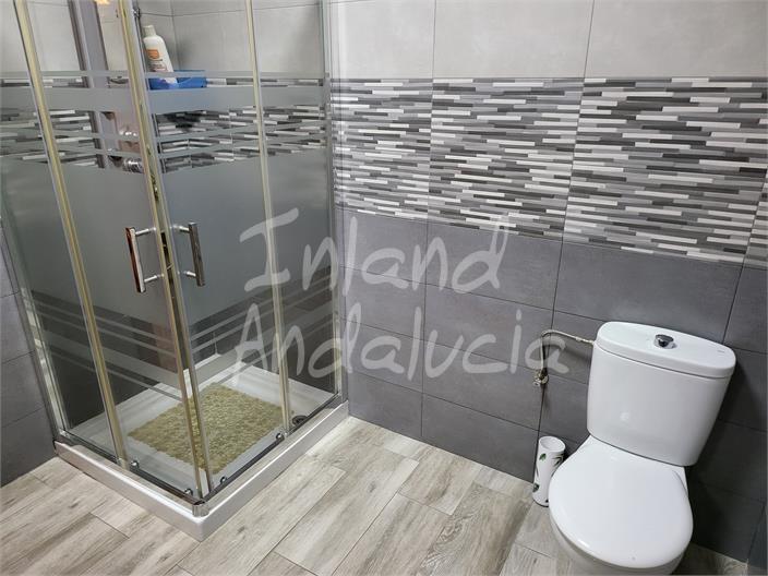 Image No.17-5 Bed Property for sale