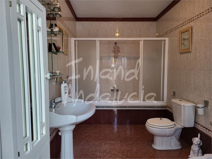 Image No.7-5 Bed Property for sale