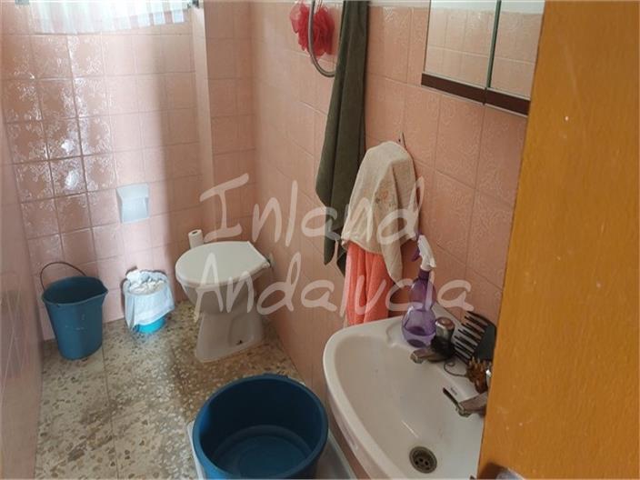 Image No.15-6 Bed House for sale