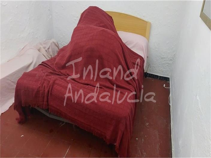 Image No.17-6 Bed House for sale