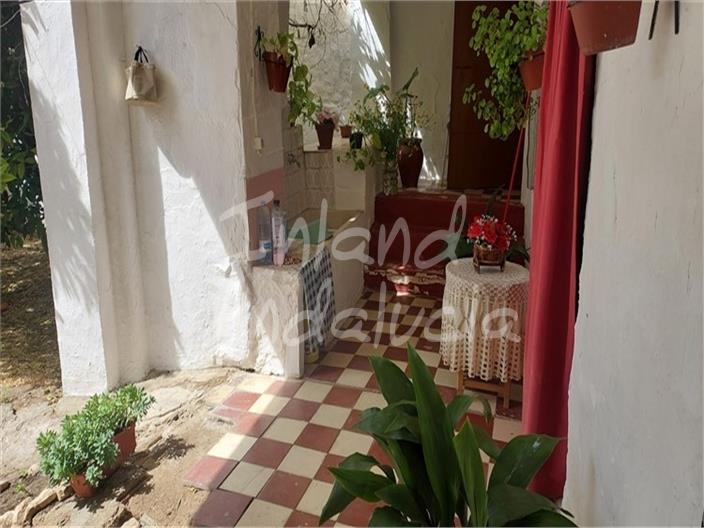 Image No.6-6 Bed House for sale